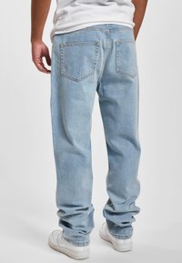 DEF KANT STRAIGHT FIT  - Traperice ravnih nogavica - light blue wash