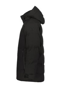Chaqueta tipo puffer negra con capucha, presenta una textura acolchada, bolsillo lateral con cremallera y un parche con logo redondo en el hombro izquierdo.