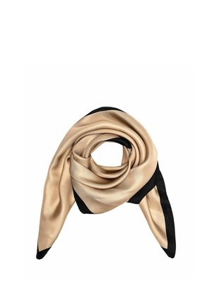 Beżowy jedwabny szal o gładkiej fakturze, złożony w luźną spiralę, z widoczną czarną obwódką na krawędziach.
