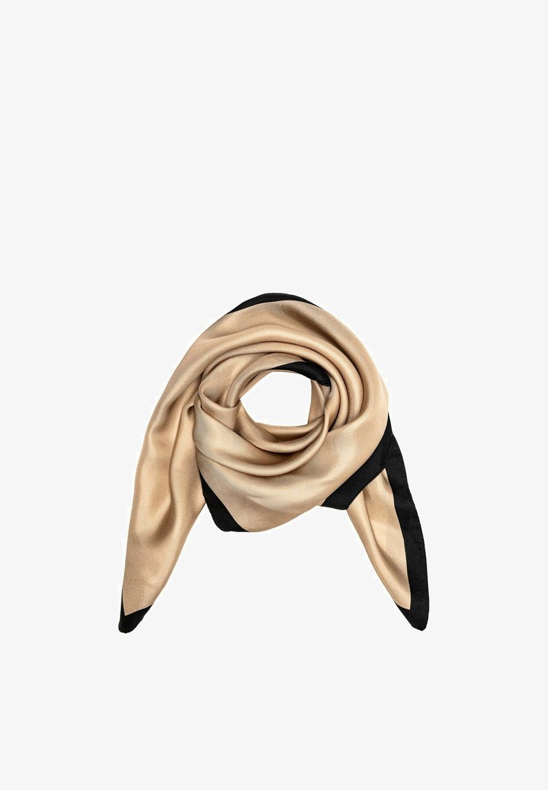 Beżowy jedwabny szal o gładkiej fakturze, złożony w luźną spiralę, z widoczną czarną obwódką na krawędziach.