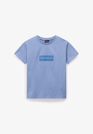 Niebieska bawełniana koszulka z krótkim rękawem, okrągłym dekoltem i teksturowanym prostokątnym naszywką z logo z przodu.