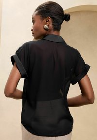 Lipsy REGULAR FIT - POCKET - Camicia - black