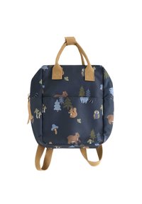 Zaino blu navy con motivi di animali e alberi, con tracolle e manici di un marrone chiaro, realizzato in tessuto resistente con una superficie liscia.