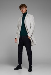 Jack & Jones PREMIUM JPRMORTEN - Abrigo clásico - light grey