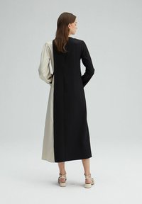Touché Privé CONTRAST COLORED - Vestido informal - black