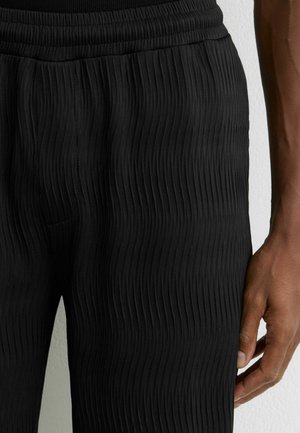 Reiss, Püksid - black