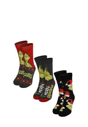 Vier Paar Socken mit Cartoon-Grinch-Designs. Die Farben umfassen Rot, Grau und Schwarz, mit Mustern und Texten, die Weihnachten feiern.