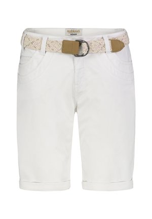 Weiße Freizeitshorts mit umgeschlagenen Säumen und einem gewebten beigen Gürtel mit doppelseitiger Metallschnalle.