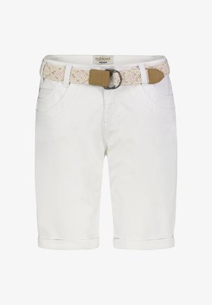 Weiße Freizeitshorts mit umgeschlagenen Säumen und einem gewebten beigen Gürtel mit doppelseitiger Metallschnalle.