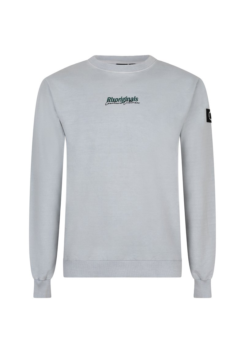 Hellgrauer Pullover mit gerippten Bündchen und Saum, mit einem grünen "Rxoriginals"-Logo auf der Brust und einem schwarzen Etikett am Ärmel.