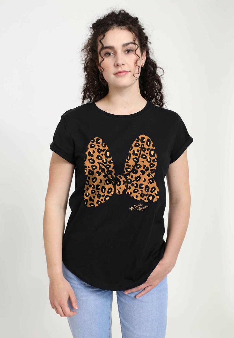 Schwarzes T-Shirt mit kurzen Ärmeln, das ein großes Leopardenmuster-Bogen-Graphic in Braun und Schwarz zeigt. Weicher Stoff, lässige Passform und runder Halsausschnitt.