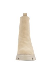 Botín beige hasta el tobillo hecho de suave ante, con una suela gruesa y un lazo en la parte posterior para facilitar el colocarse. Textura suave con costuras sutiles.