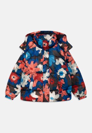 Doudoune colorée à motifs floraux avec des fleurs bleues, rouges, blanches et marron, un col montant, des manches longues et des poches avant.