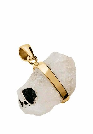 Colgante de cristal blanco en bruto con una inclusión negra central, asegurado por una banda dorada lisa y una anilla para enganchar al collar.