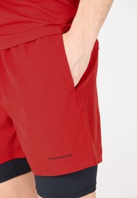 Endurance Dubbla shorts -  urban red