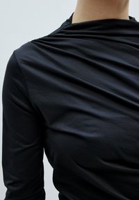 EDITED OMARA - Longsleeve - schwarz