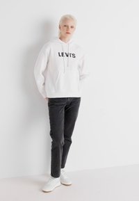 Levi's® ASH HOODIE - Sudadera - bright white