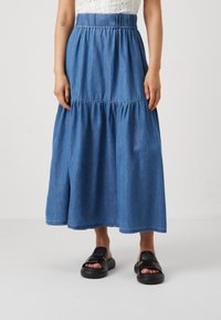 ONLY Petite - ONLPIA BEA LONG SKIRT - A-silueta svārki - medium blue denim Miniatūras attēls 1