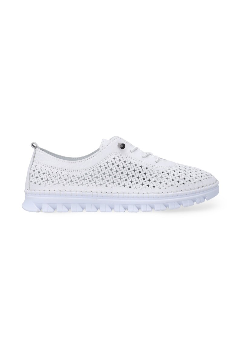 Weißer Sneaker mit einem gewebten Obermaterial, runder Zehenkappe und Schnürverschluss. Verfügt über eine strukturierte Gummisohle mit Rillen für besseren Halt.