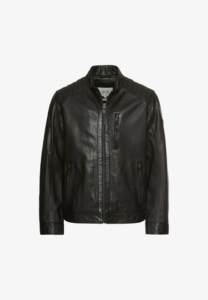 Sort læderjakke med høj krave, kviltede skulderdetaljer, lynlås foran og sidelommer med lynlås. Glat tekstur og tætsiddende design.