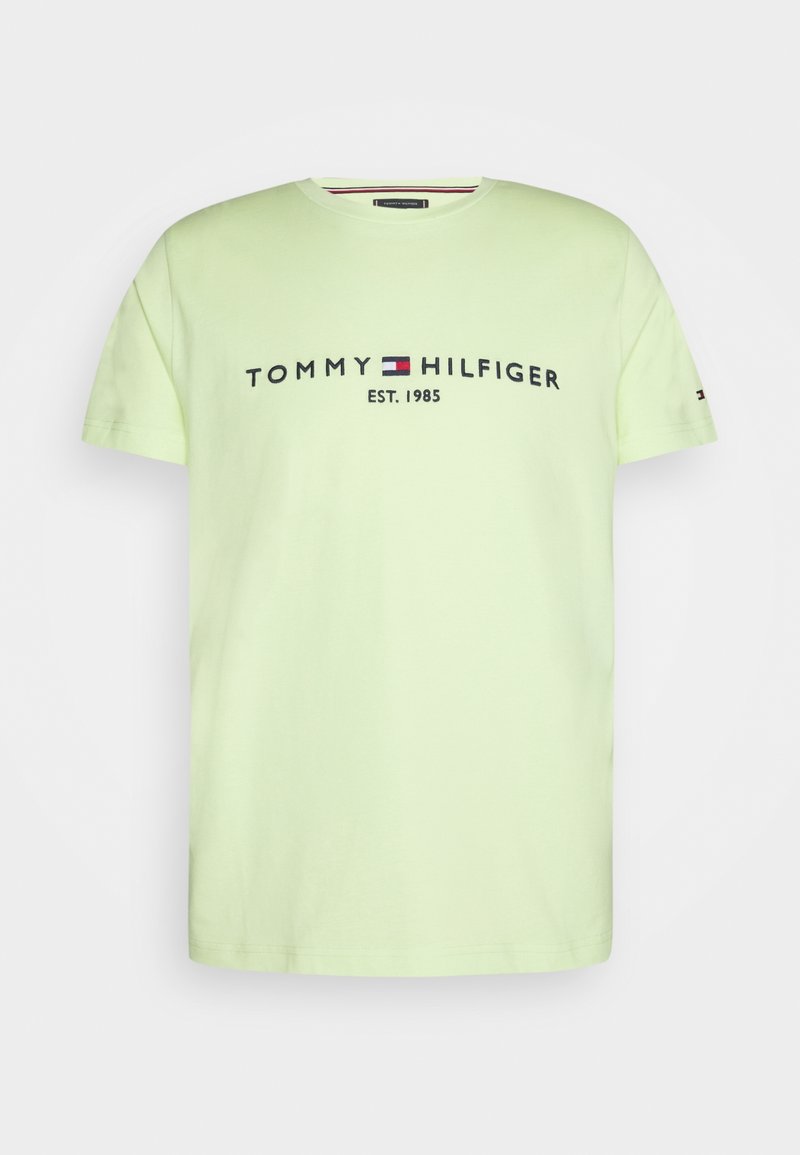 Světle zelené bavlněné tričko s potiskem "TOMMY HILFIGER EST. 1985" v tučném černém písmu a malým logem na rukávu. Krátké rukávy, kulatý výstřih.