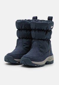 Bottes d'hiver bleu marine avec un haut rembourré et froncé et une semelle en caoutchouc grise robuste. Comprend un tissu texturé et un soutien de cheville renforcé.