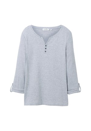 Šedý dlouhý rukáv top má Henley výstřih se třemi knoflíky, ohrnuté rukávy a texturovaný pruhovaný vzor. Měkký materiál.