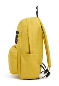 Zaino in tessuto giallo con forma arrotondata, dotato di due tasche laterali e marchio nero. Include spallacci regolabili e una maniglia superiore.