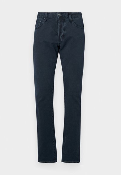 Mörkblå denimjeans med rak passform, framfickor och bältesöglor. Har en subtil lyster och inga synliga slitningar eller mönster.