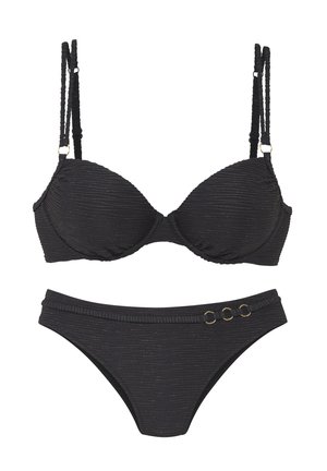 Sort todelt bikini med polstret underwired top, justerbare dobbelte stropper og lavtaljede underdele med tre små gyldne ringe på siden.