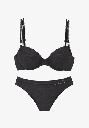 Čierne dvojdielne bikiny s vystuženým podprsenkovým vrchom s kosticou, nastaviteľné dvojité ramienka a spodný diel s nízkym pásom s tromi malými zlatými krúžkami na boku.