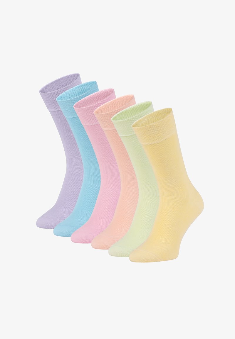 Zestaw sześciu skarpet w pastelowych kolorach: lawendowy, jasnoniebieski, różowy, jasnozielony, żółty. Żebrowana tekstura, długość do połowy łydki, gładki materiał.