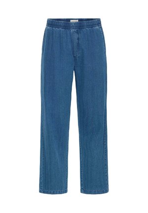 Blaue Denim-Hose mit elastischem Bund, geraden Beinen und sichtbaren Nähten vor weißem Hintergrund.