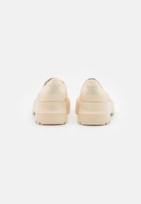 TOMS Polobotky - sand