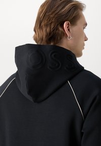 Thumbnail Image 9