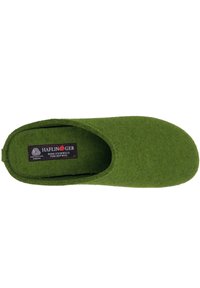 Gröna ulltofflor med en mjuk, filtat yta, rundad form och öppen häl. Har en insydd varumärkesetikett. Storlek 41.