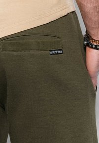 Ombre Šortky - olive green