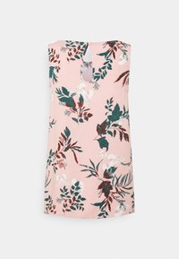 Robe rose sans manches avec imprimé floral vert, blanc et marron et une petite fermeture bouton en forme de trou rond dans le dos de l'encolure.