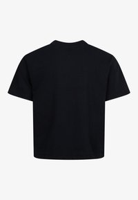 Svart t-skjorte med korte ermer laget av bomull, med rund hals og et enkelt design uten dekorasjoner eller mønstre.