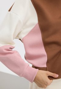 Even&Odd Sportska majica - brown/off-white/light pink