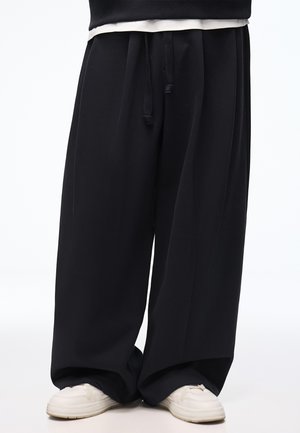 Bershka, BONDED WIDE LEG - TRACKSUIT BOTTOMS - Jogginghose - black