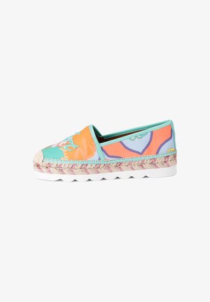 Espadrille slip-on con motivo geometrico multicolore pastello, suola intermedia in iuta intrecciata e suola esterna in gomma bianca, vista laterale.