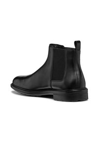 Zwarte leren Chelsea-boots met elastische zijpanelen, ronde neus en een textuur rubberen zool. Voorzien van een trekhaak voor eenvoudig aan- en uittrekken.