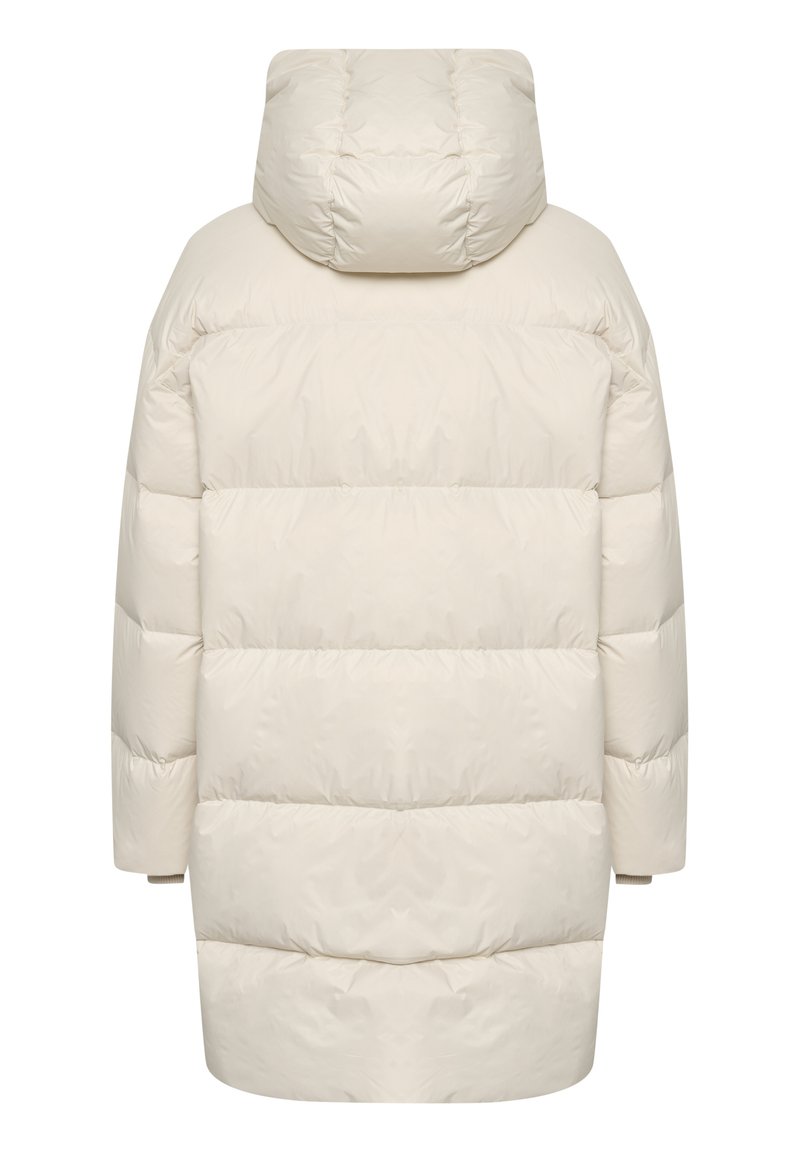 Kremowa kurtka puchowa z odpinanym kapturem. Posiada poziome przeszycia i elastyczne mankiety. Widok z tyłu pokazuje prosty krój.