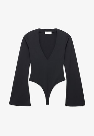 Zwarte langarm body met diepe V-hals en uitlopende manchetten, voorzien van drukknopen aan de onderkant.