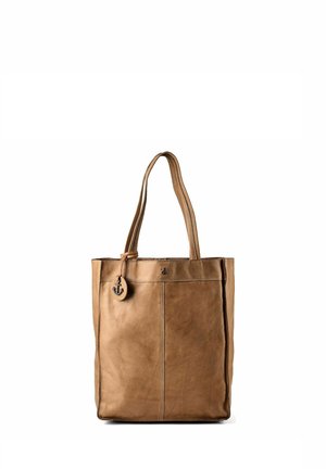 Sac cabas en cuir marron clair avec détails cousus et doubles poignées, avec une étiquette ronde portant un symbole d’ancre noire.