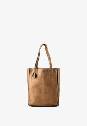 Borsa tote in pelle color cuoio con dettagli cuciti e doppi manici, con un'etichetta rotonda con simbolo di ancora nero.