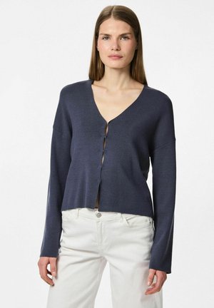 Cardigan bleu marine avec un col en V, fermeture à bouton et manches longues. Fabriqué en tissu doux avec une coupe décontractée, l'ourlet se situe au-dessus de la taille.