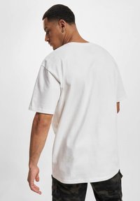 Rocawear NONCHALANCE - Jednoduché tričko - ready for dye