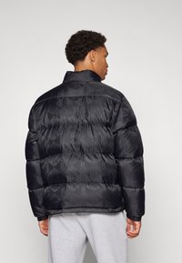 Lacoste Jakna ispunjena paperjem - black